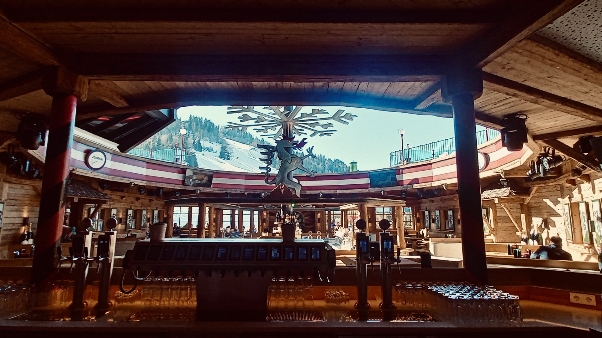 Die Bar für den Skiurlaub in Schladming direkt an der Piste Die Bar für den Skiurlaub in Schladming direkt an der Piste